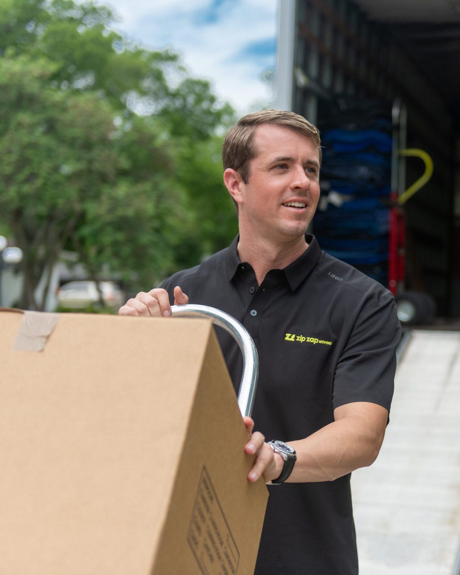 Getting an instant moving quote from Zip Zap Moving