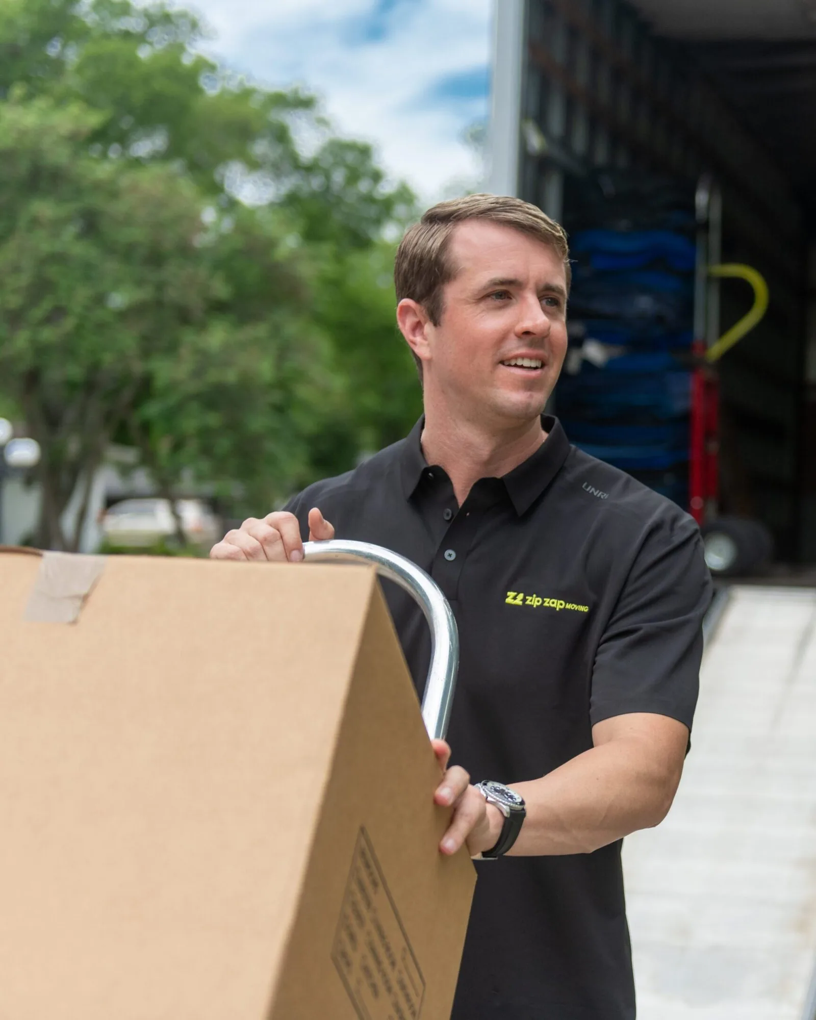Getting an instant moving quote from Zip Zap Moving